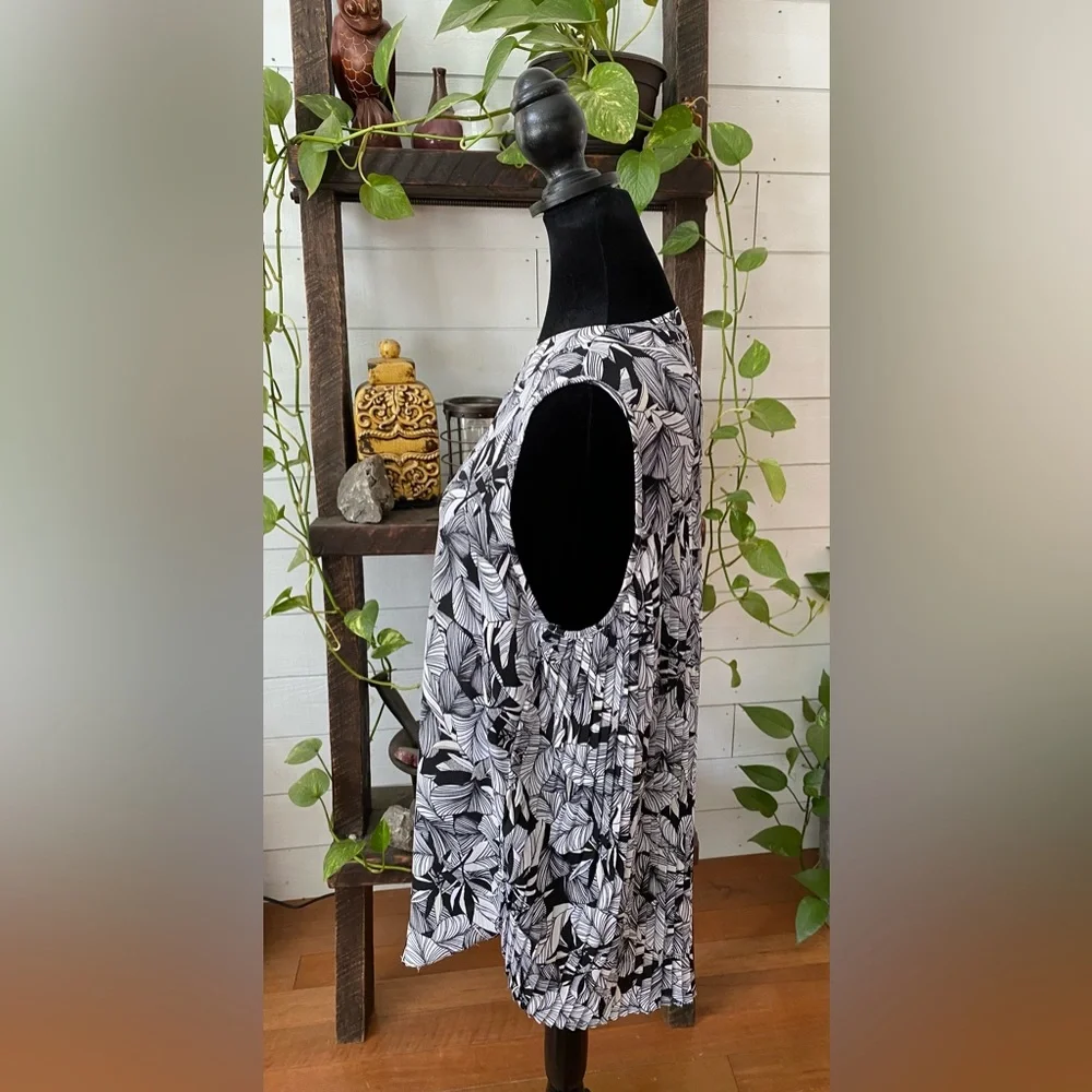 Christopher & Banks: Sleeveless V Neck  Leaf Pattern Blouse